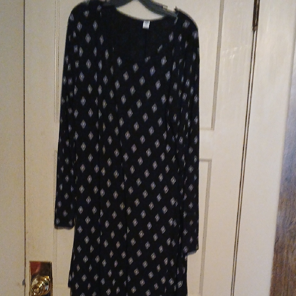Elegant Black and White Patterned Dress